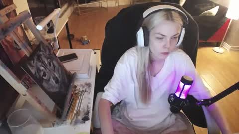 Snapshot of tinykylie chatting on February 23, 2025, 1:02 am stage Kylie Sinner brand CLITBAIT online show from February 23, 2025, 1:02 am