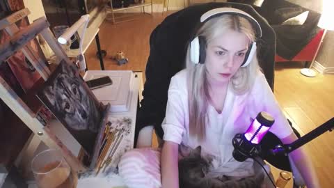 Snapshot of tinykylie chatting on February 23, 2025, 4:07 am stage Kylie Sinner brand CLITBAIT online show from February 23, 2025, 4:07 am