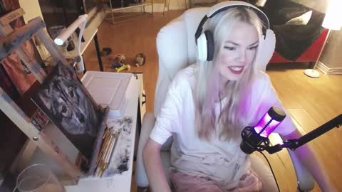 Snapshot of tinykylie chatting on February 24, 2025, 3:02 am stage Kylie Sinner brand CLITBAIT online show from February 24, 2025, 3:02 am