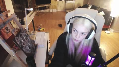 Snapshot of tinykylie chatting on February 26, 2025, 12:38 am stage Kylie Sinner brand CLITBAIT online show from February 26, 2025, 12:38 am