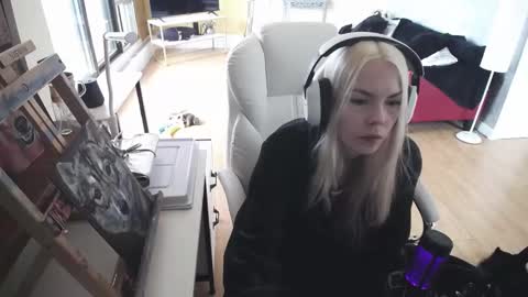 Snapshot of tinykylie chatting on February 26, 2025, 3:52 pm stage Kylie Sinner brand CLITBAIT online show from February 26, 2025, 3:52 pm