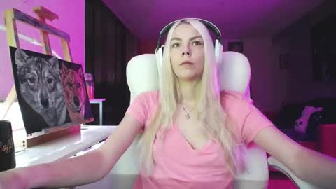 stage Kylie Sinner  brand CLITBAIT online show from October 17, 2025, 6:38 am