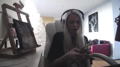 stage Kylie Sinner  brand CLITBAIT online show from February 9, 2026, 8:24 pm