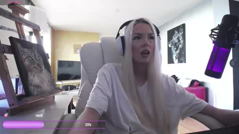 stage Kylie Sinner  brand CLITBAIT online show from March 11, 2026, 7:53 pm