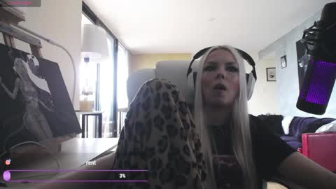 stage Kylie Sinner  brand CLITBAIT online show from April 28, 2026, 2:33 pm