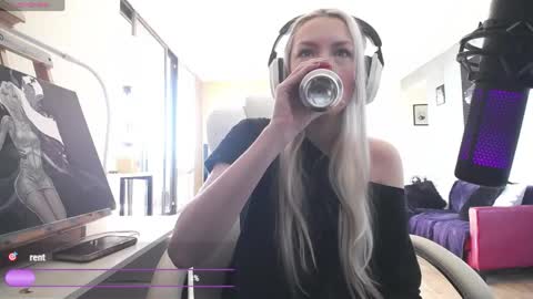 stage Kylie Sinner  brand CLITBAIT online show from May 2, 2026, 8:14 pm