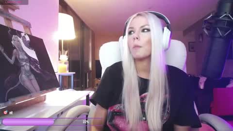 stage Kylie Sinner  brand CLITBAIT online show from May 7, 2026, 5:13 am