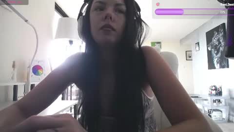 stage Kylie Sinner  brand CLITBAIT online show from July 7, 2026, 7:40 pm