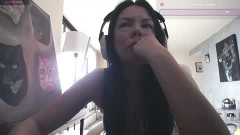 stage Kylie Sinner  brand CLITBAIT online show from July 26, 2026, 8:38 pm