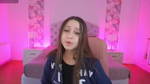 tinynataliee online show from February 9, 2026, 1:59 pm
