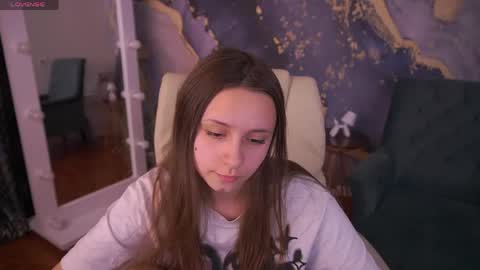tinynataliee online show from May 1, 2026, 2:21 pm