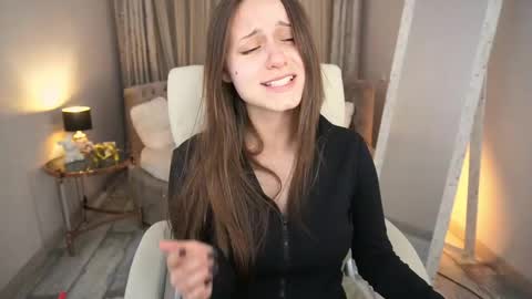 tinynataliee online show from May 6, 2026, 3:39 pm