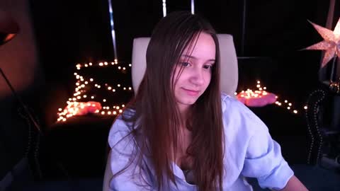 tinynataliee online show from May 9, 2026, 7:35 am