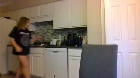 tinywithtiddies online show from December 5, 2025, 1:31 pm