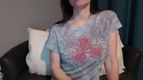 TinyyTina online show from December 22, 2024, 12:27 pm