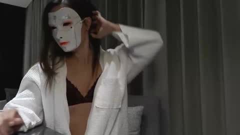 Tinks online show from December 16, 2025, 10:37 pm