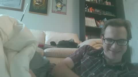 titlovercums online show from December 17, 2025, 1:50 pm