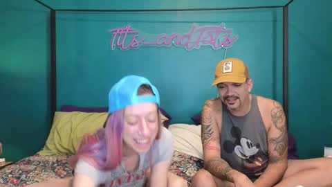 Snapshot of tits_andtats chatting on November 5, 2025, 5:18 am Lolo and Erik online show from November 5, 2025, 5:18 am