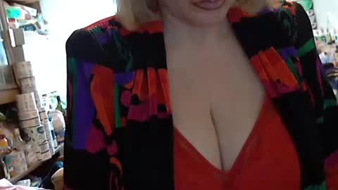 tittylina online show from November 25, 2025, 6:41 pm