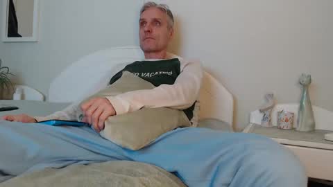 Daniel Bisexual uncut 20cm online show from January 26, 2025, 2:52 pm