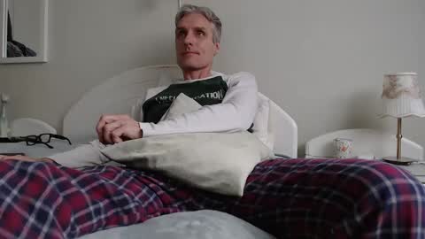 Daniel Bisexual uncut 20cm online show from March 2, 2025, 2:54 pm