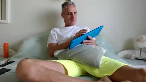 Daniel Bisexual uncut 20cm online show from September 27, 2025, 6:29 am