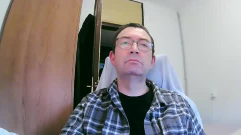tolon408472 online show from January 8, 2025, 4:11 pm