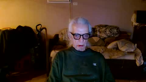 Snapshot of tom112292014 chatting on February 23, 2026, 6:11 am tom112292014 online show from February 23, 2026, 6:11 am