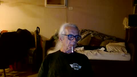 tom112292014 online show from June 22, 2026, 3:25 am