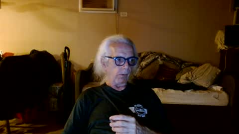 tom112292014 online show from June 24, 2026, 2:21 am