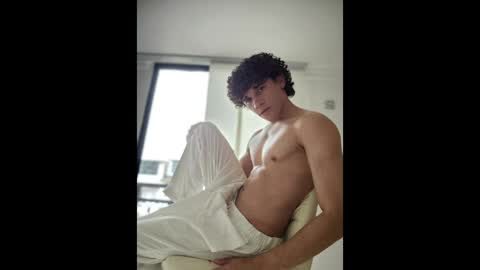 Snapshot of tom_blue10 chatting on May 19, 2026, 4:35 pm Tom Blue online show from May 19, 2026, 4:35 pm