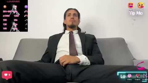 Snapshot of tom_blunt96 chatting on October 14, 2025, 5:30 am TOM online show from October 14, 2025, 5:30 am