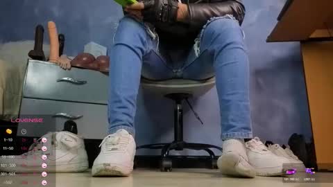 Snapshot of tom_brown12 chatting on February 12, 2026, 1:28 pm Tom online show from February 12, 2026, 1:28 pm