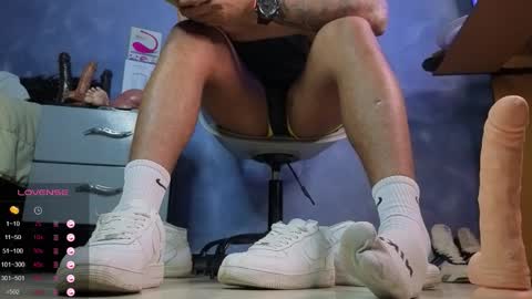 Snapshot of tom_brown12 chatting on February 27, 2026, 5:29 am Tom online show from February 27, 2026, 5:29 am