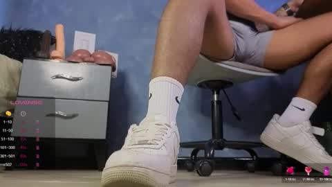 Snapshot of tom_brown12 chatting on March 8, 2026, 8:01 pm Tom online show from March 8, 2026, 8:01 pm