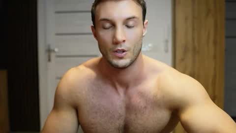 Tom online show from September 19, 2025, 6:41 pm