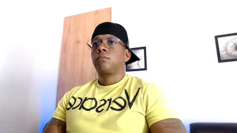 Snapshot of tom_miller chatting on February 19, 2025, 5:27 am Tom Miller online show from February 19, 2025, 5:27 am