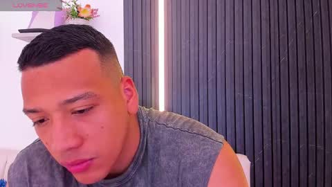 Snapshot of tom_muscle1 chatting on September 21, 2025, 12:18 pm Tom muscle1 online show from September 21, 2025, 12:18 pm