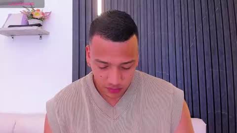 Snapshot of tom_muscle1 chatting on September 23, 2025, 11:46 am Tom muscle1 online show from September 23, 2025, 11:46 am