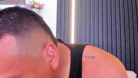 Snapshot of tom_muscle1 chatting on October 1, 2025, 12:00 pm Tom muscle1 online show from October 1, 2025, 12:00 pm