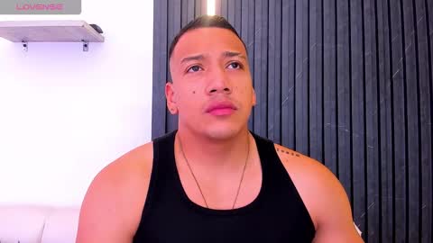 Snapshot of tom_muscle1 chatting on October 18, 2025, 11:55 am Tom muscle1 online show from October 18, 2025, 11:55 am