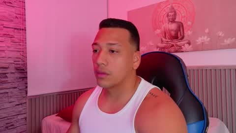 Tom muscle1 online show from November 25, 2025, 12:05 pm