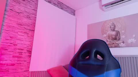 Tom muscle1 online show from March 13, 2026, 12:01 pm