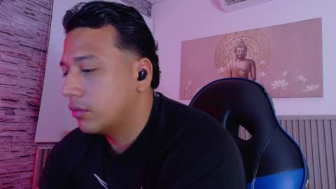 Tom muscle1 online show from April 25, 2026, 1:41 pm