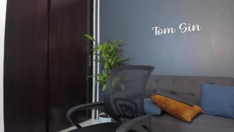 Snapshot of tom_sin_ chatting on January 6, 2025, 5:59 pm Tom Sin online show from January 6, 2025, 5:59 pm