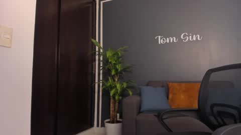 Snapshot of tom_sin_ chatting on January 11, 2025, 3:09 pm Tom Sin online show from January 11, 2025, 3:09 pm