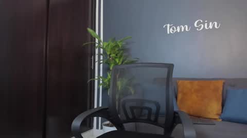 Snapshot of tom_sin_ chatting on January 11, 2025, 6:12 pm Tom Sin online show from January 11, 2025, 6:12 pm