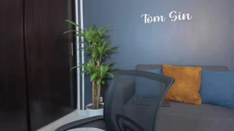 Snapshot of tom_sin_ chatting on January 22, 2025, 12:27 am Tom Sin online show from January 22, 2025, 12:27 am