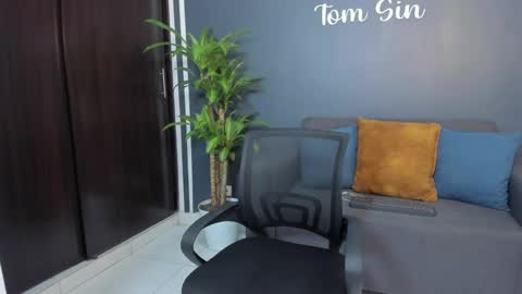 Snapshot of tom_sin_ chatting on January 30, 2025, 1:44 am Tom Sin online show from January 30, 2025, 1:44 am