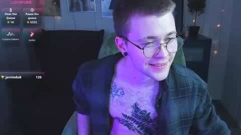 tomas_norton online show from May 5, 2026, 9:01 pm